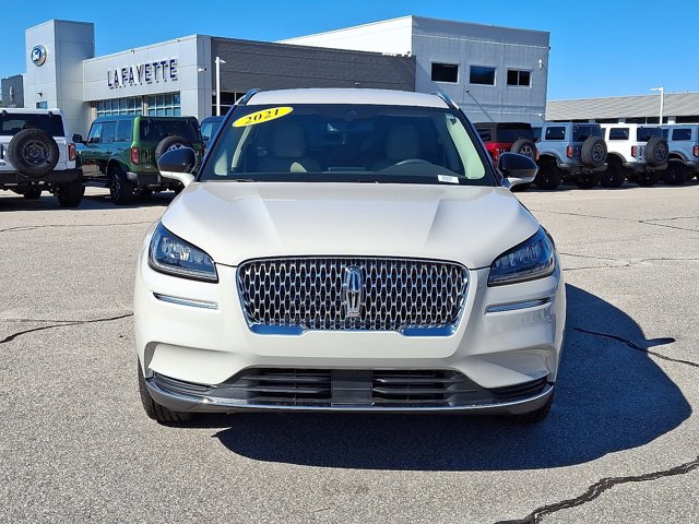 2021 Lincoln Corsair Standard Image 2 of 30