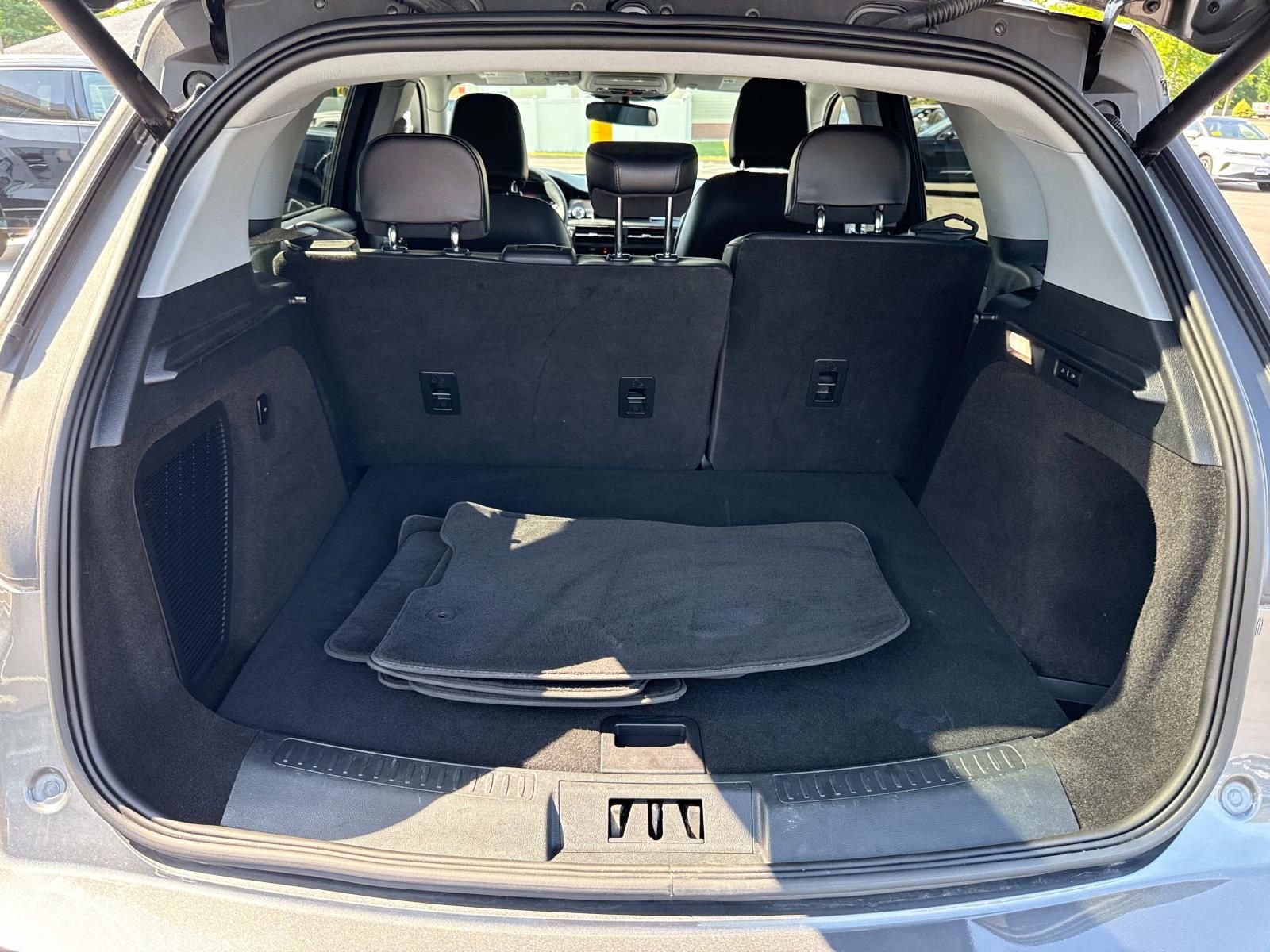 Vehicle image 12 of 33