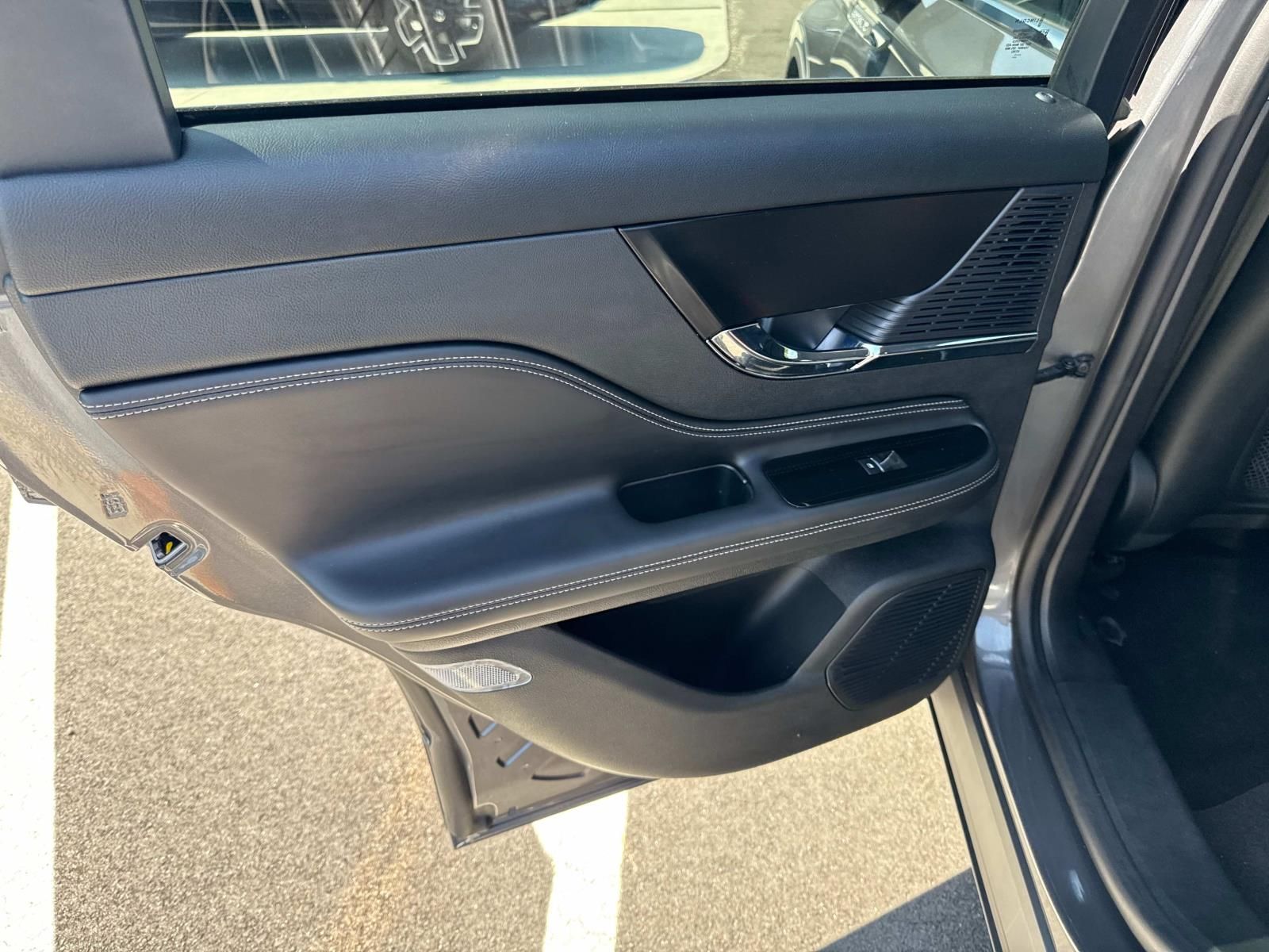 Vehicle image 22 of 33