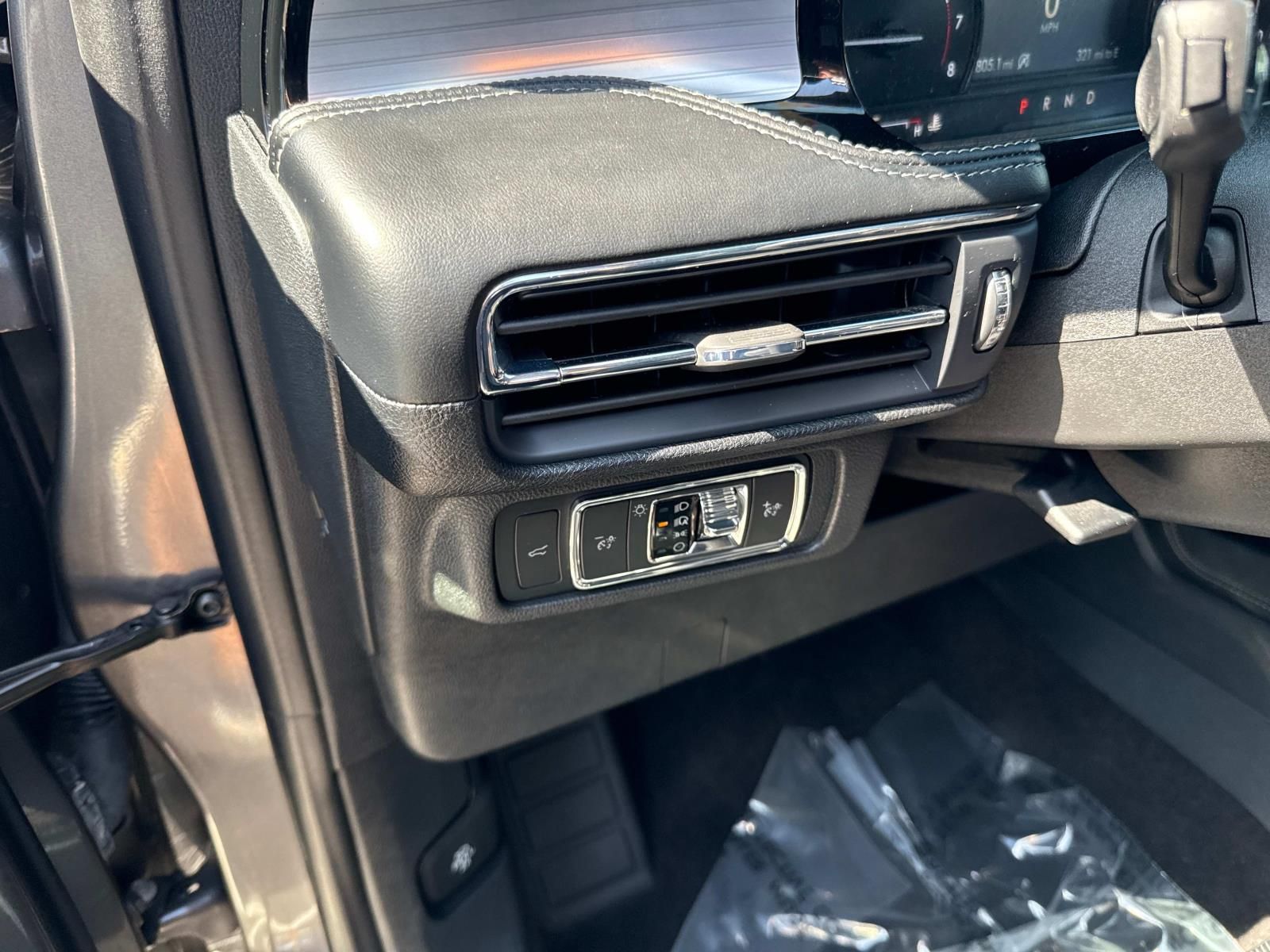 Vehicle image 29 of 33
