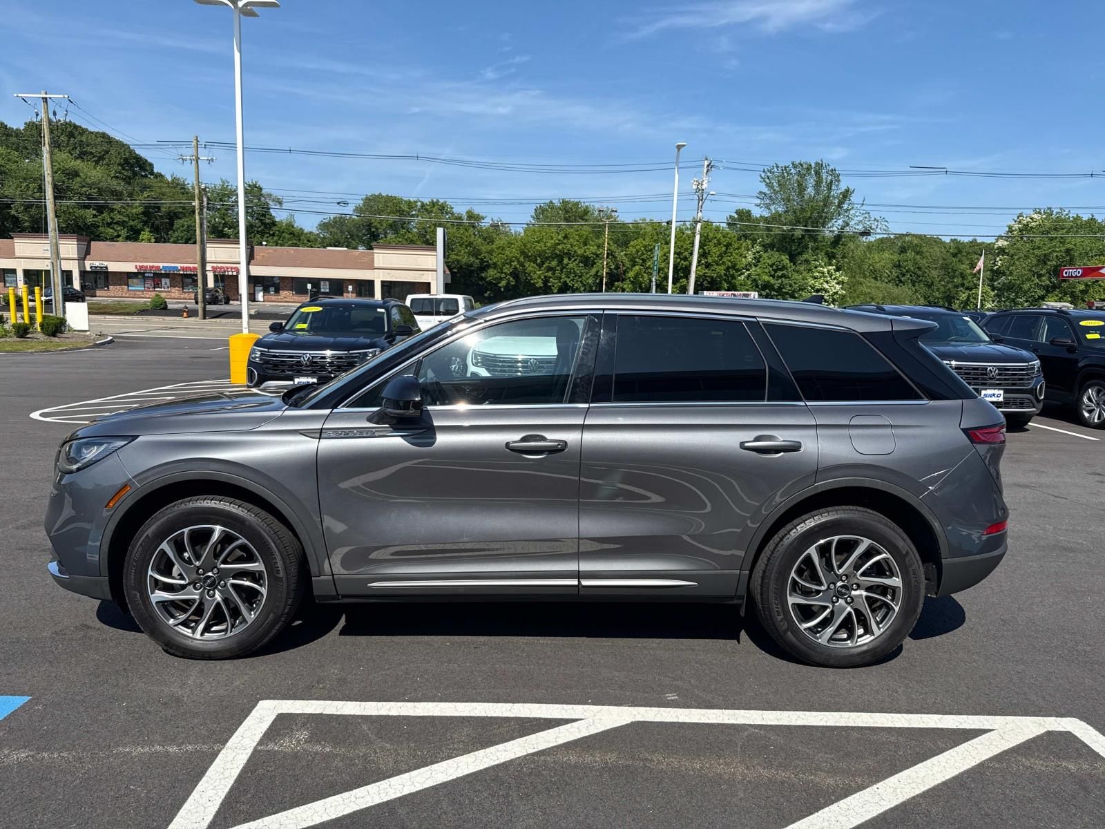 Vehicle image 8 of 33