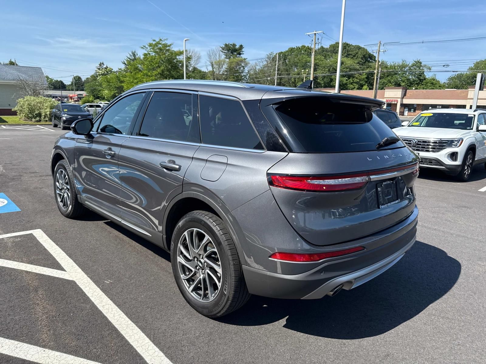 Vehicle image 7 of 33