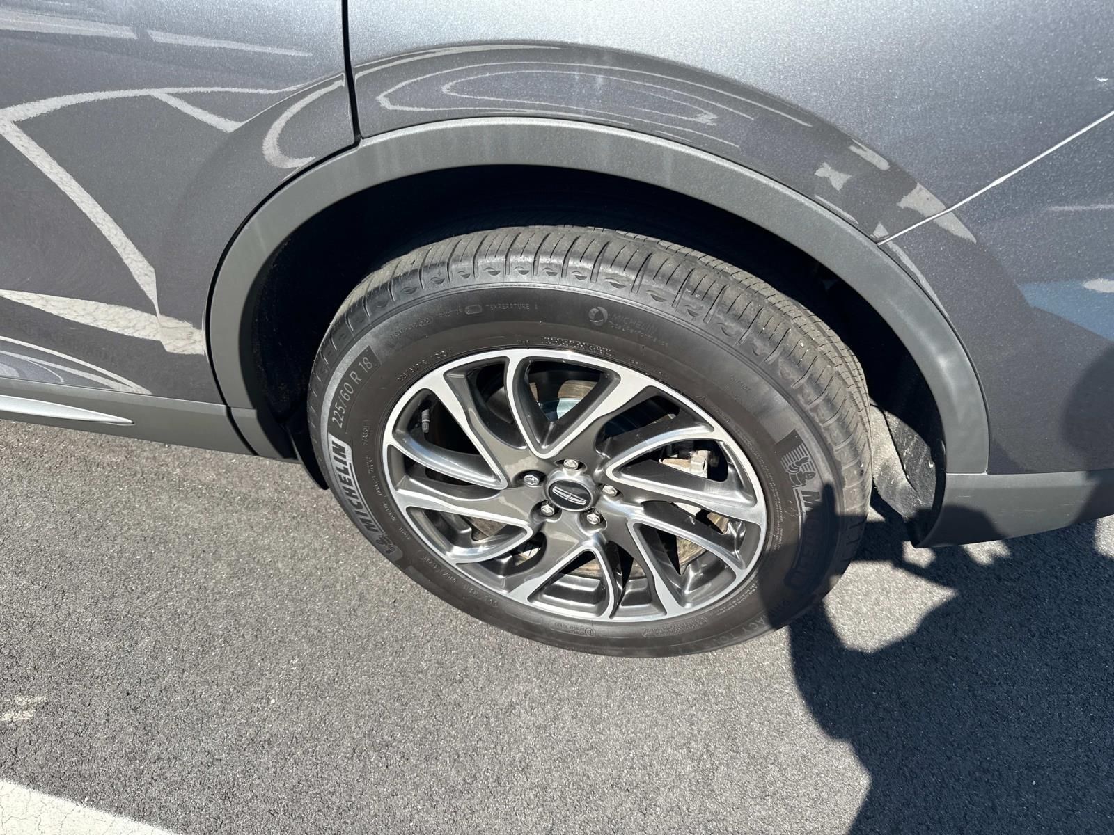 Vehicle image 10 of 33