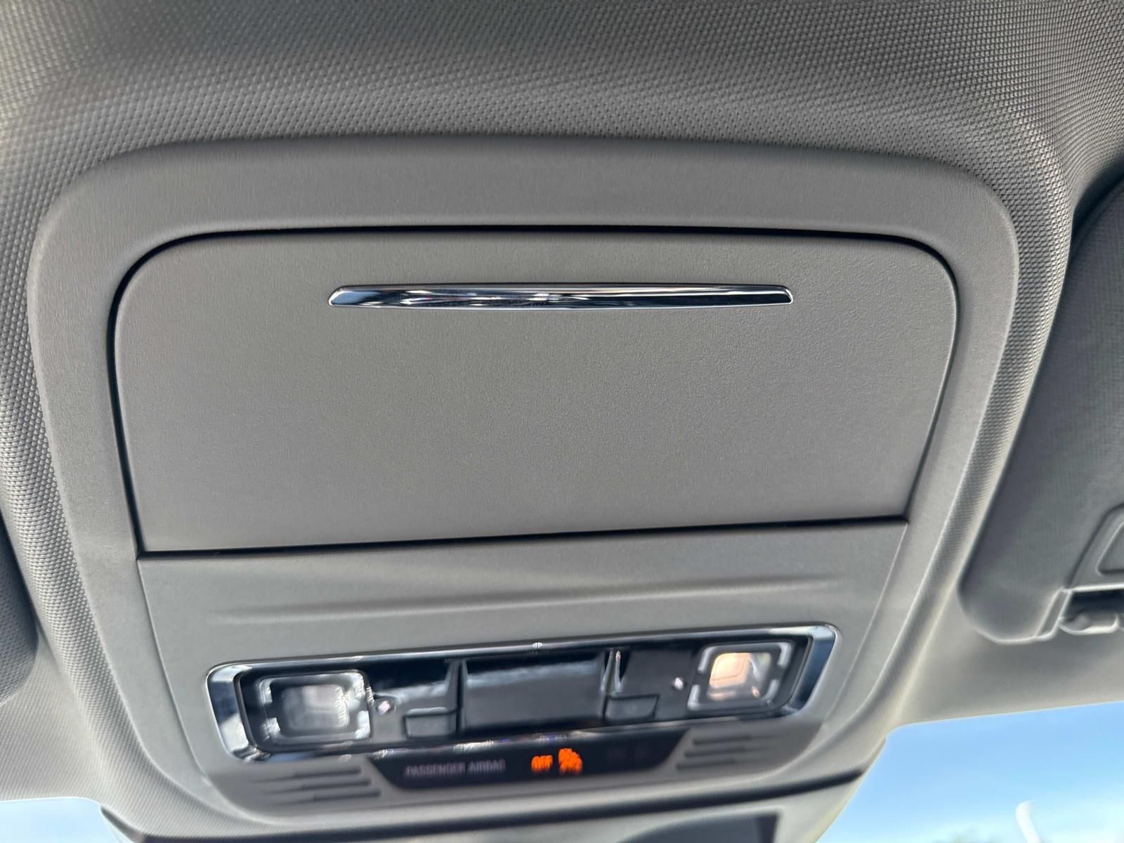 Vehicle image 24 of 33