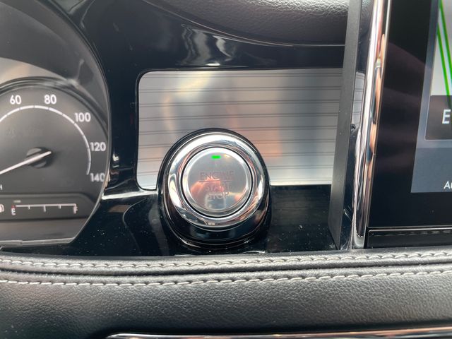 Vehicle image 34 of 40
