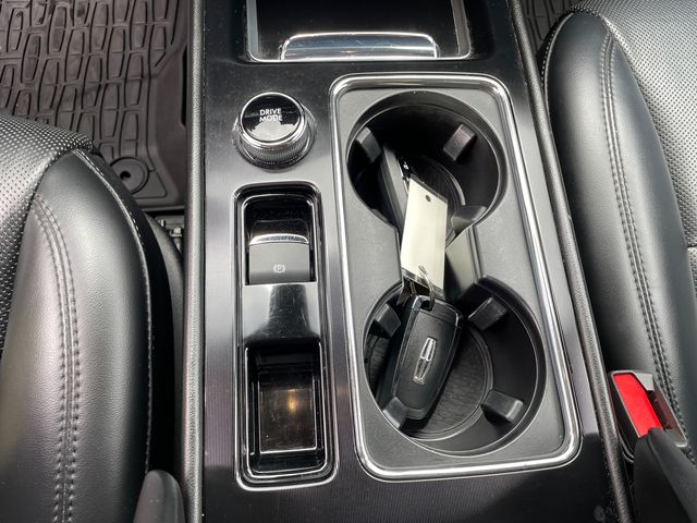 Vehicle image 33 of 40