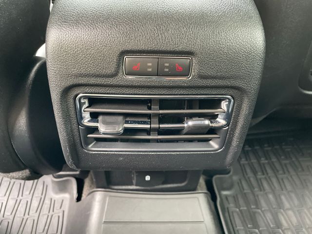 Vehicle image 18 of 40