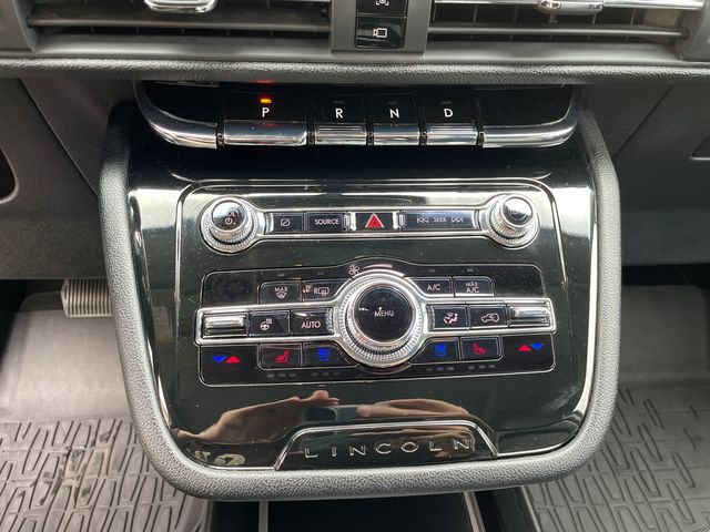 Vehicle image 32 of 40
