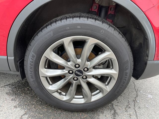 Vehicle image 16 of 40