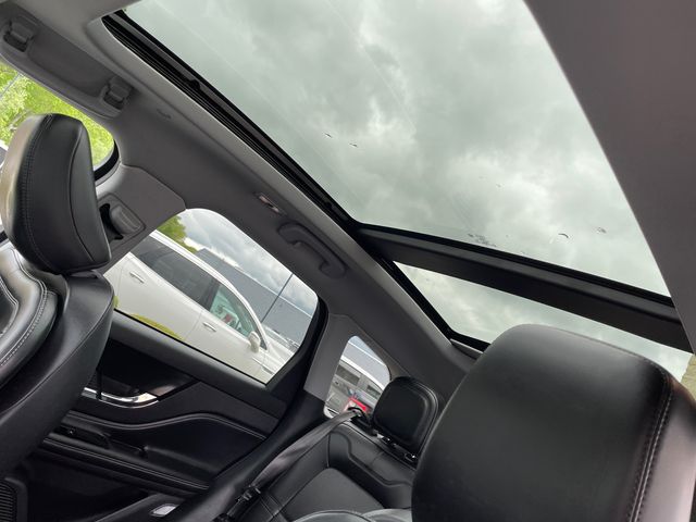 Vehicle image 36 of 40