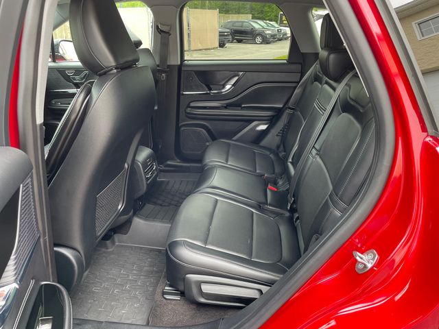 Vehicle image 17 of 40