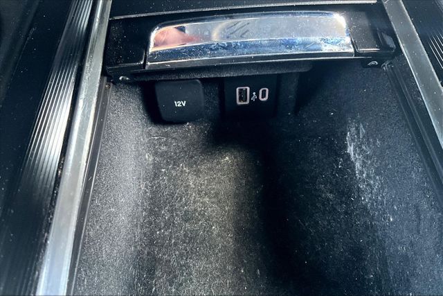 Vehicle image 31 of 33