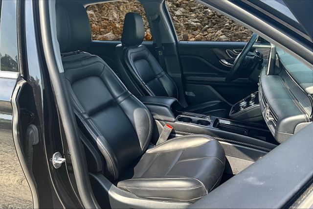 Vehicle image 9 of 33