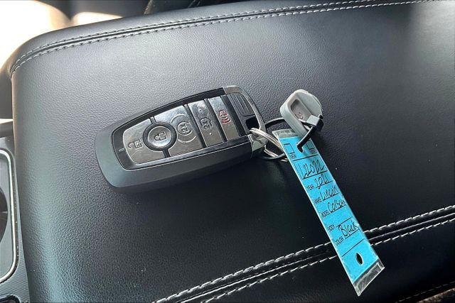 Vehicle image 25 of 33