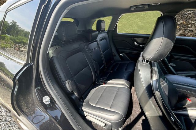 Vehicle image 11 of 33