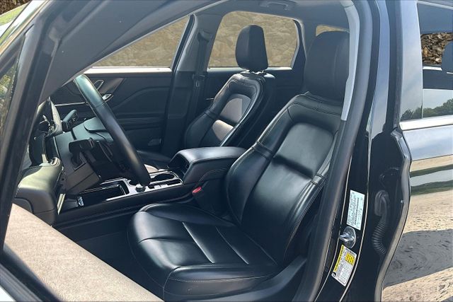 Vehicle image 10 of 33