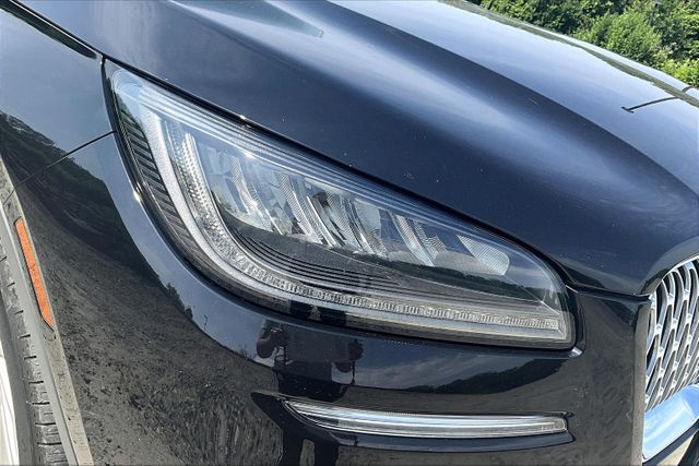 Vehicle image 27 of 33