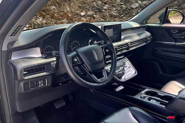Vehicle image 14 of 33