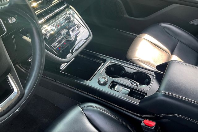 Vehicle image 21 of 33