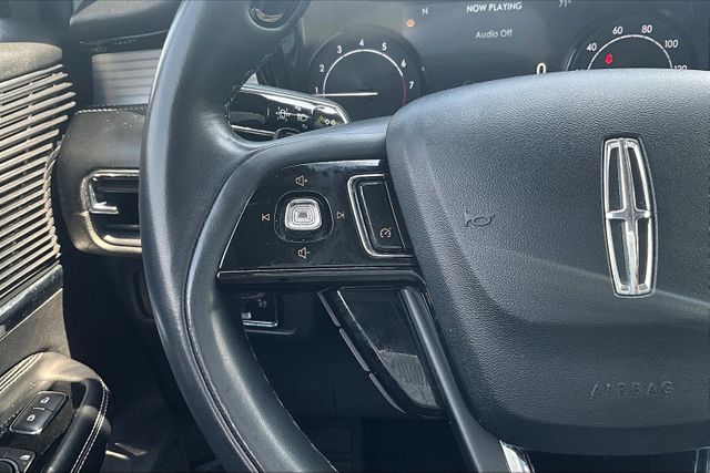 Vehicle image 17 of 33