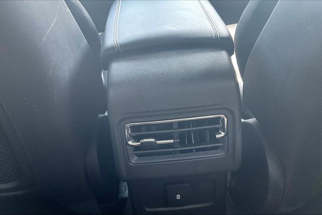 Vehicle image 24 of 33