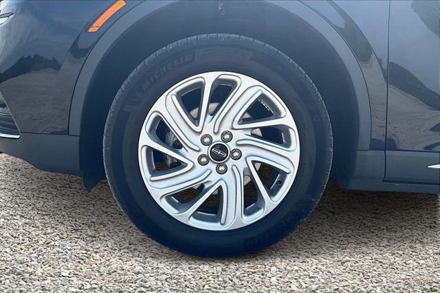 Vehicle image 7 of 33