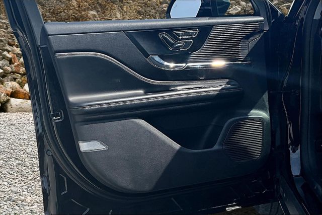 Vehicle image 32 of 33