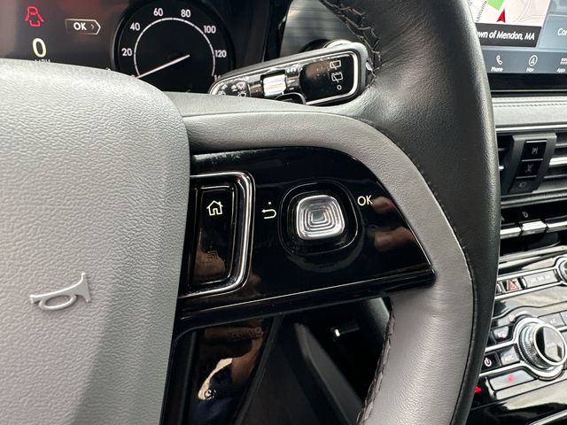 Vehicle image 16 of 21