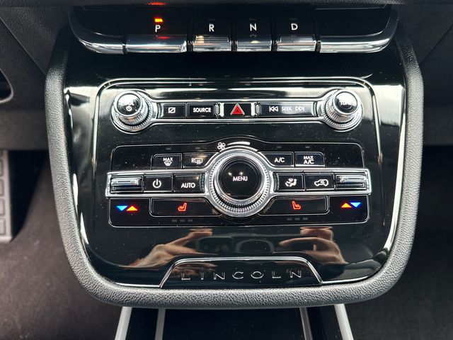 Vehicle image 19 of 21