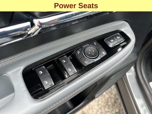 Vehicle image 9 of 21