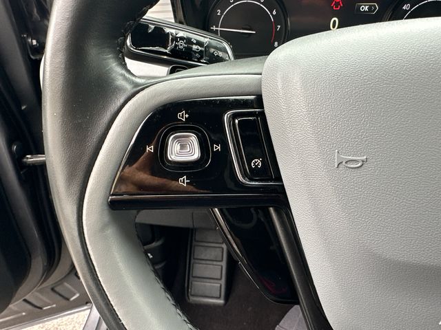 Vehicle image 15 of 21