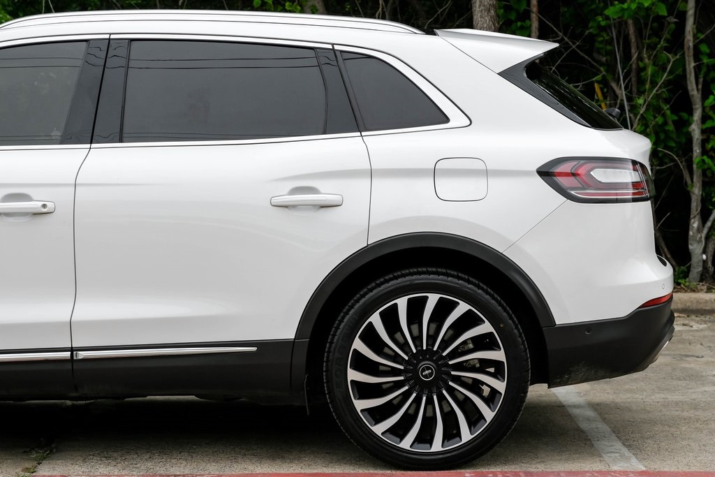 Vehicle image 14 of 68