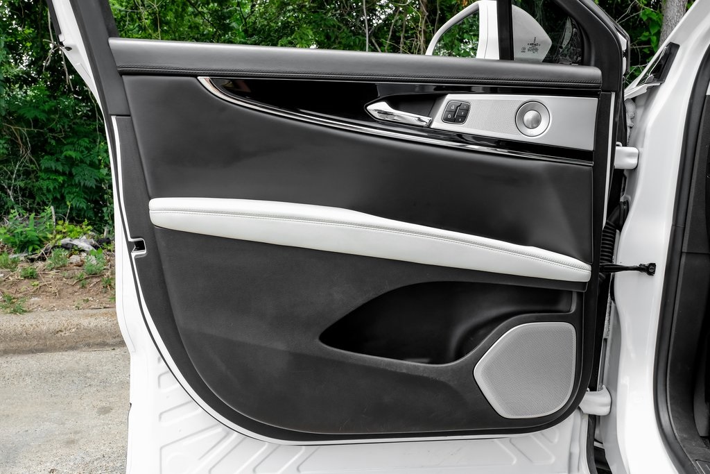 Vehicle image 52 of 68