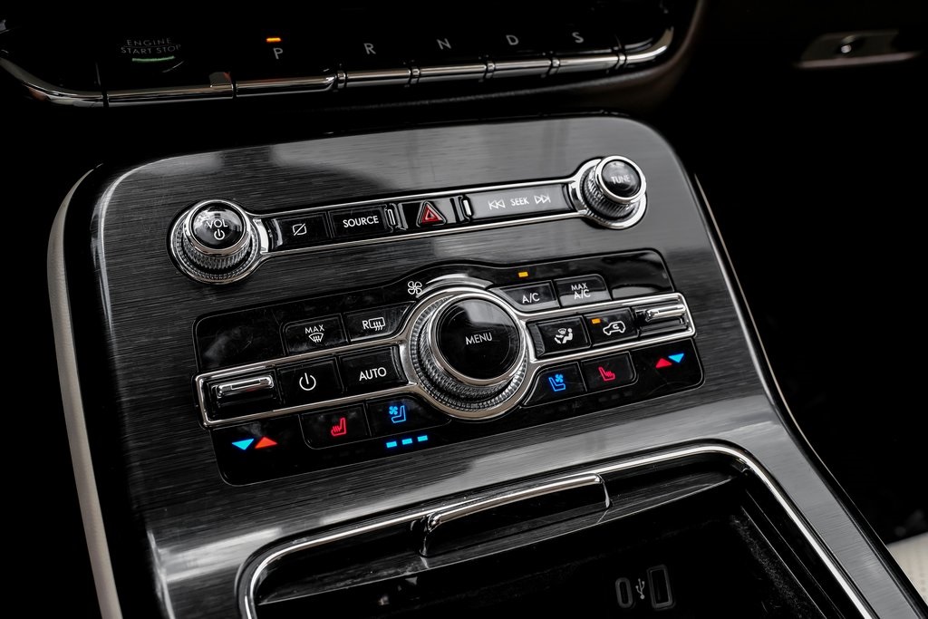 Vehicle image 61 of 68