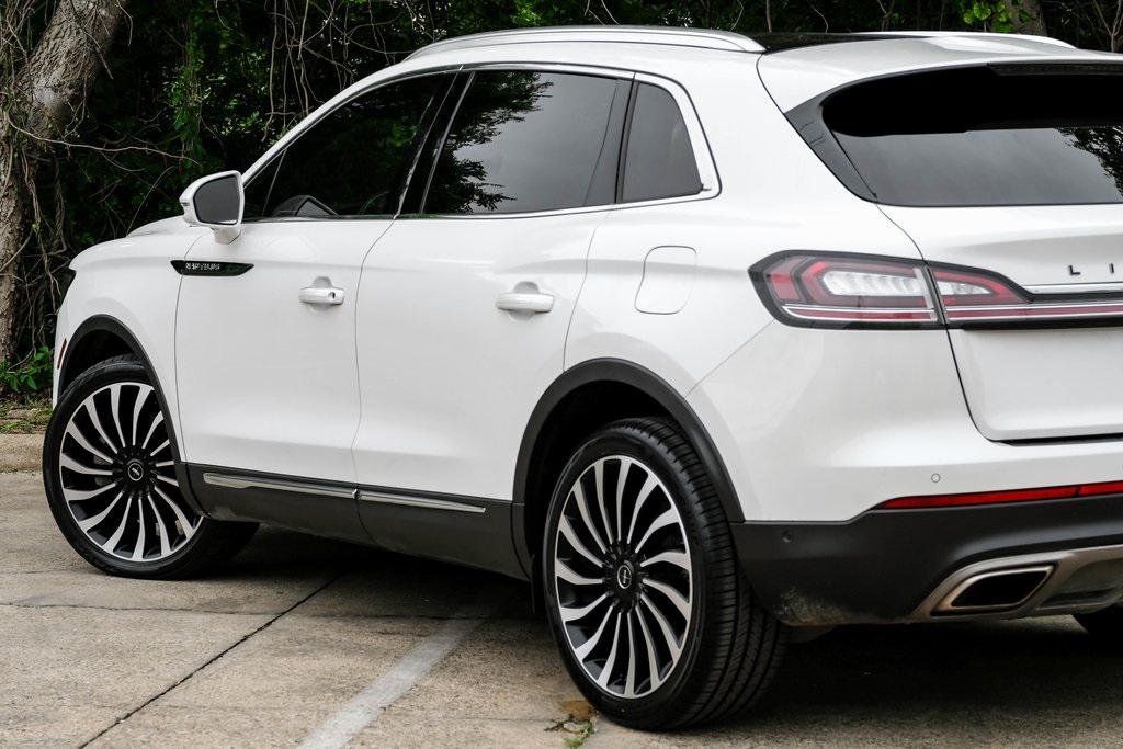 Vehicle image 19 of 68