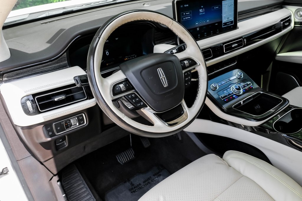 Vehicle image 36 of 68
