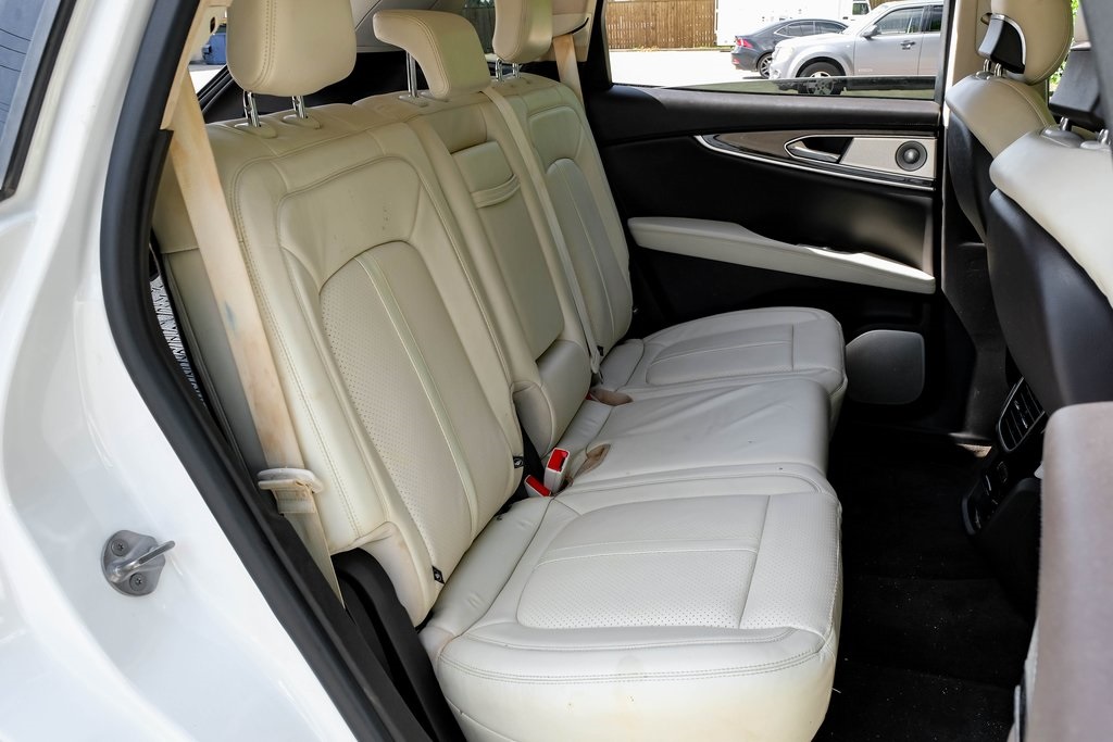 Vehicle image 28 of 68