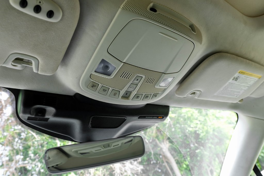 Vehicle image 60 of 68