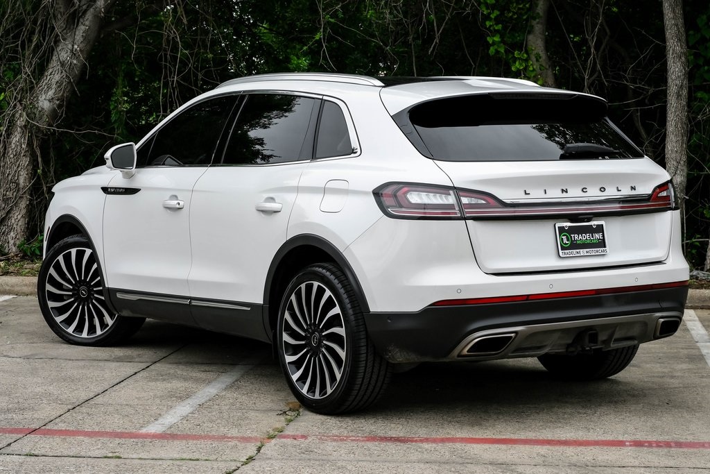 Vehicle image 17 of 68