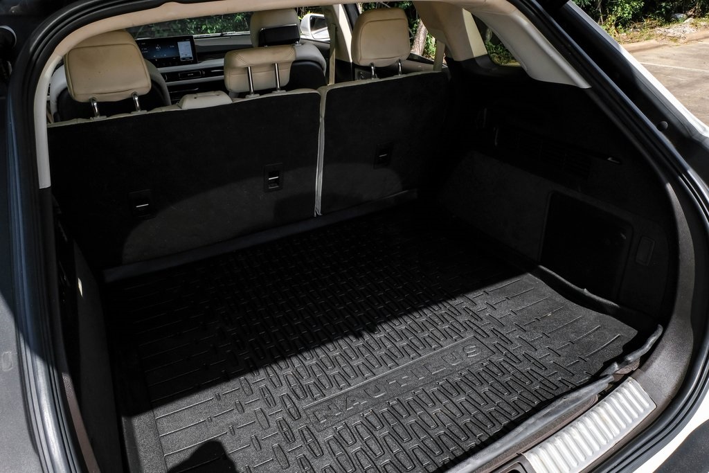 Vehicle image 26 of 68
