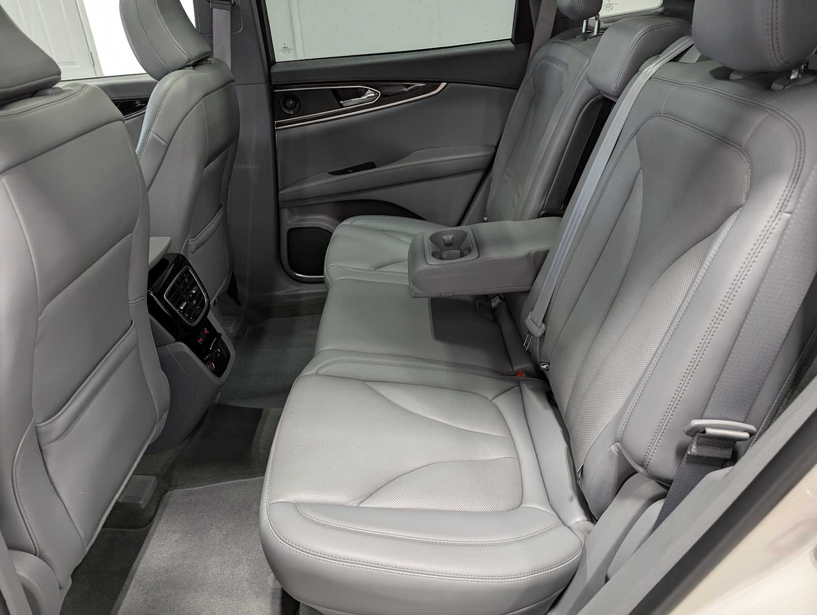 2021 Lincoln Nautilus Reserve Image 15 of 42