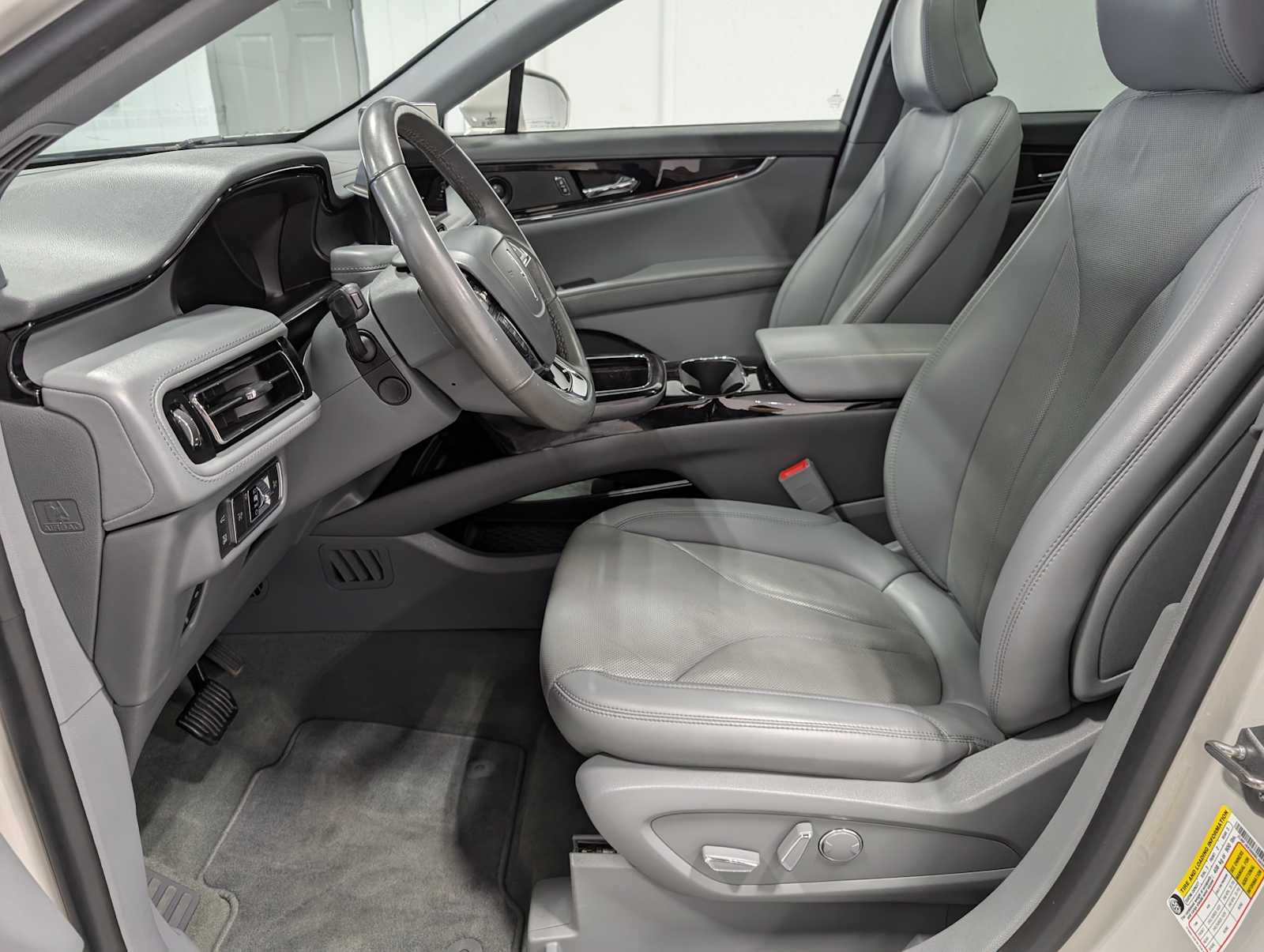 2021 Lincoln Nautilus Reserve Image 17 of 42