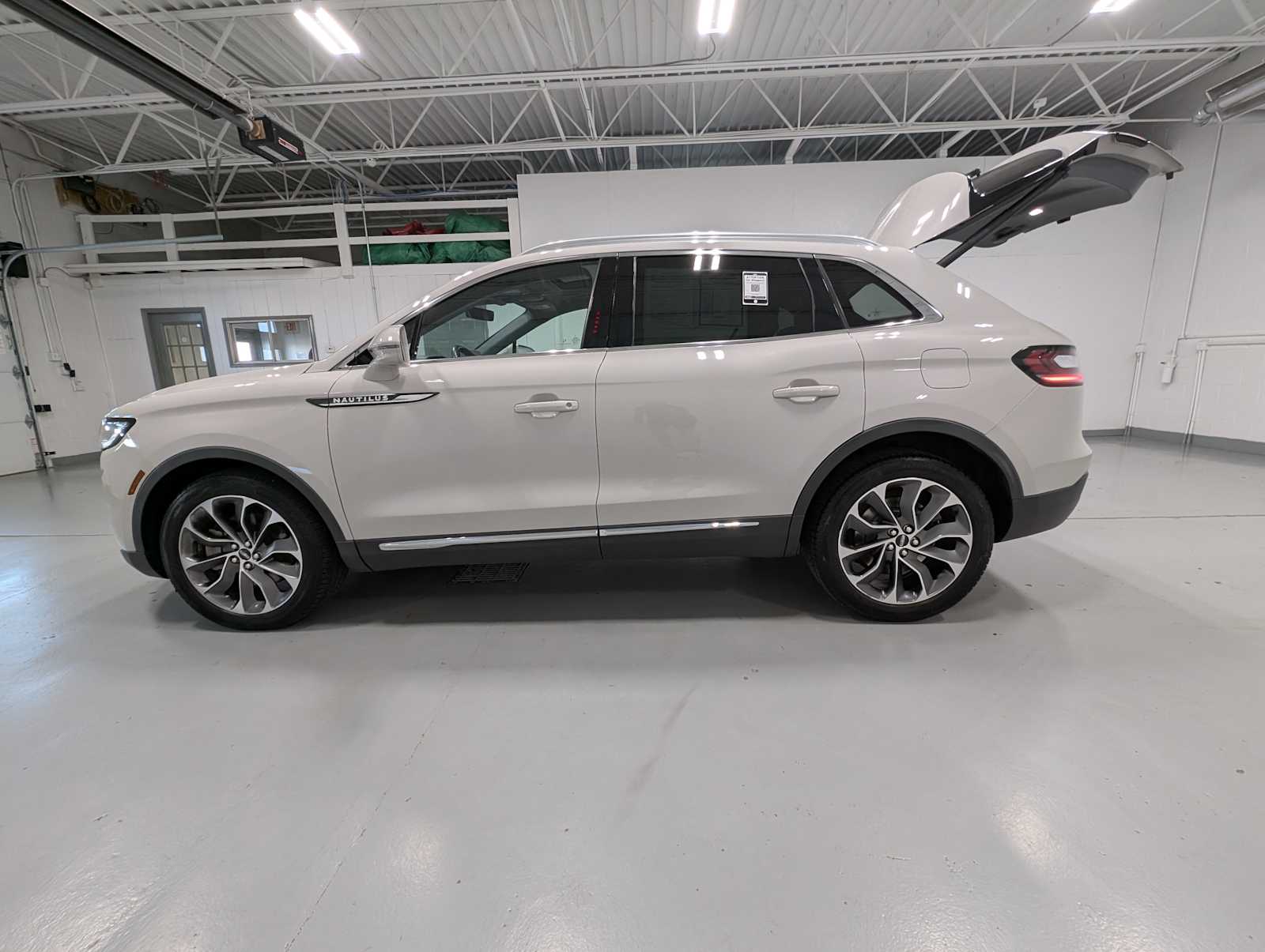 2021 Lincoln Nautilus Reserve Image 10 of 42