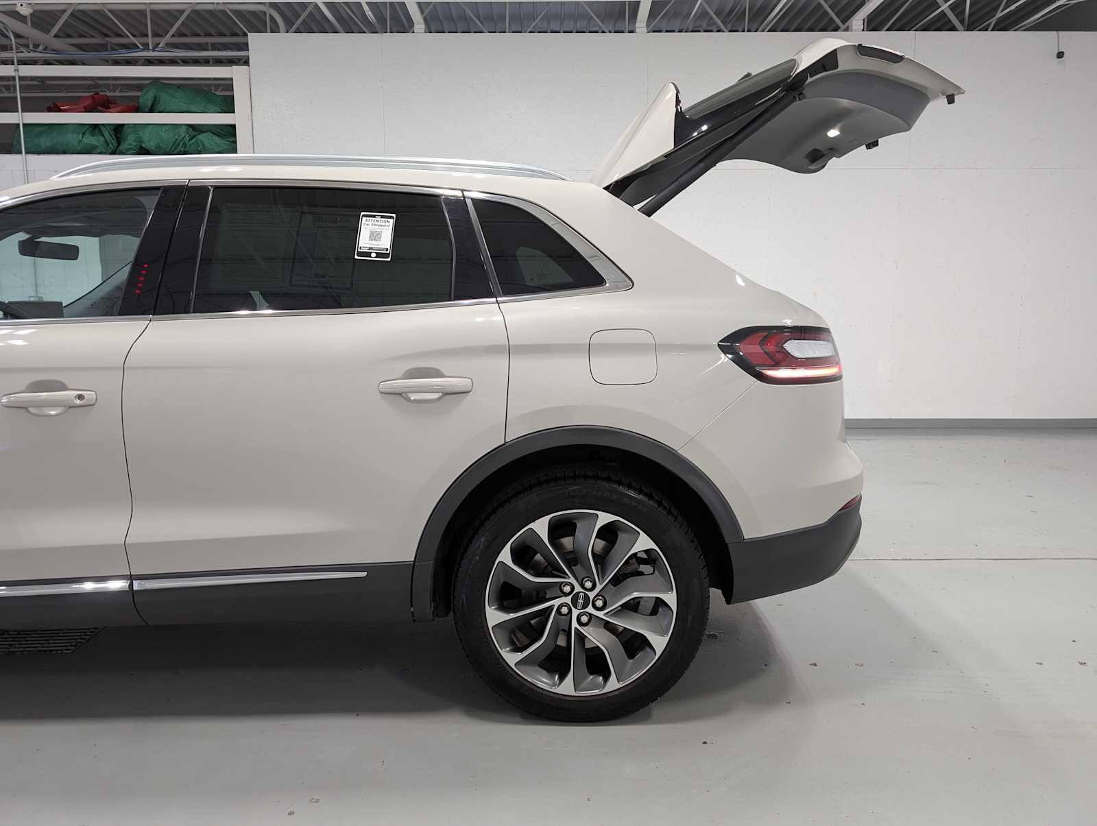 2021 Lincoln Nautilus Reserve Image 7 of 42