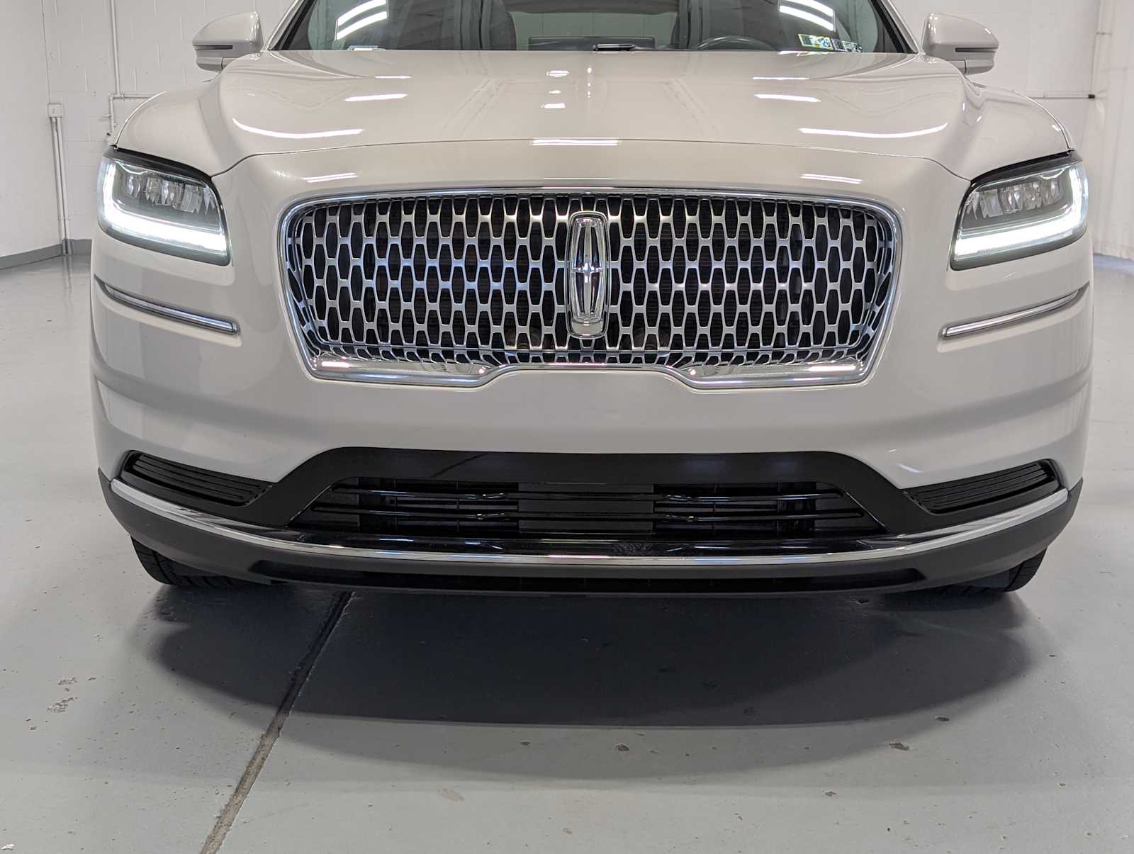 2021 Lincoln Nautilus Reserve Image 4 of 42