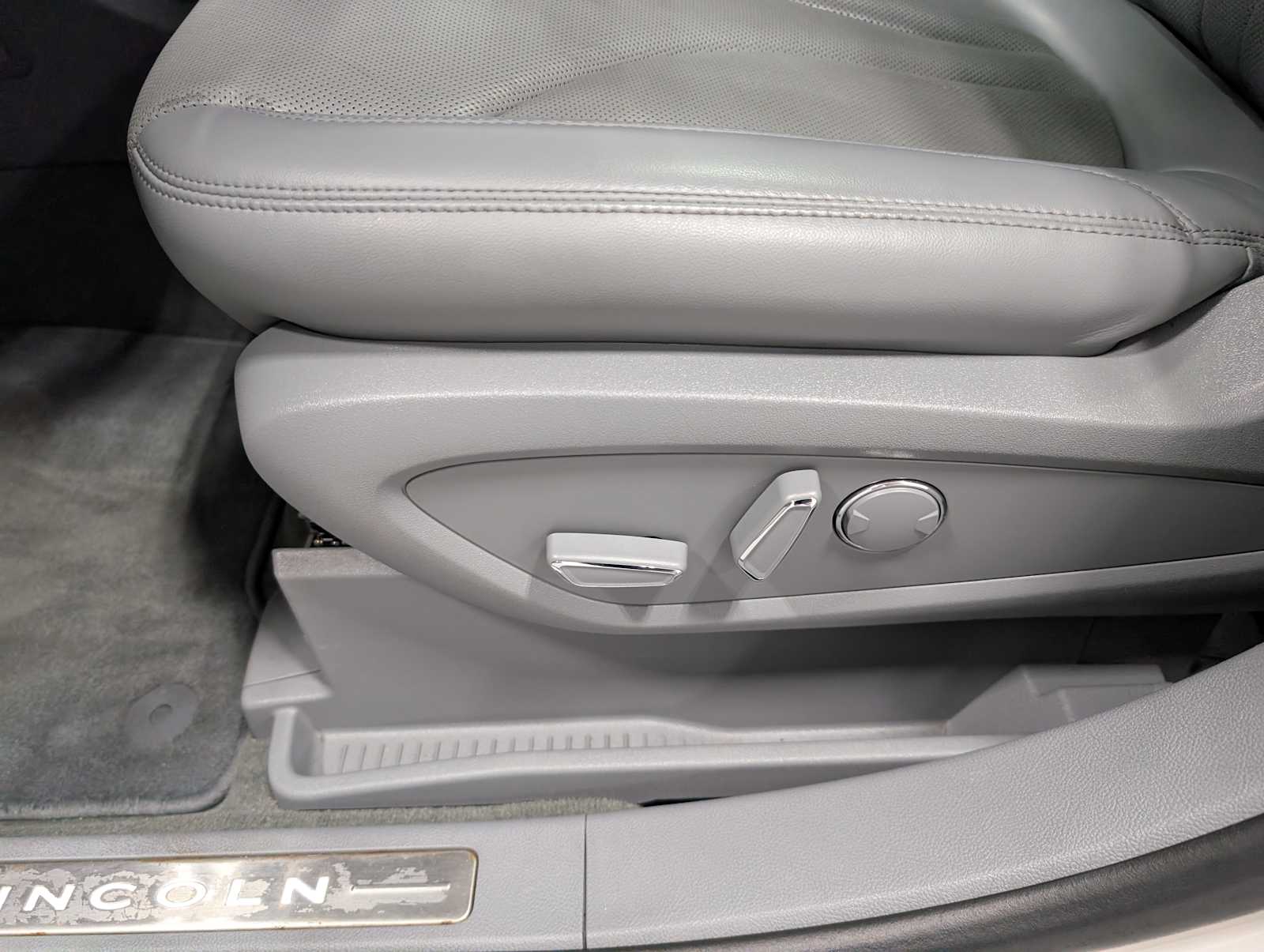 2021 Lincoln Nautilus Reserve Image 40 of 42