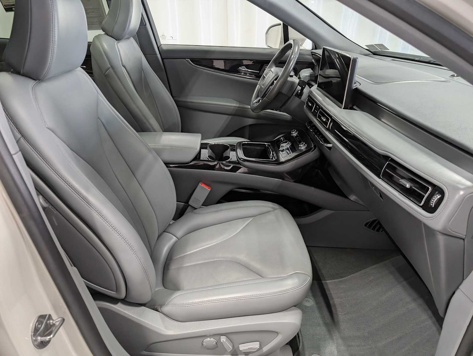 2021 Lincoln Nautilus Reserve Image 16 of 42