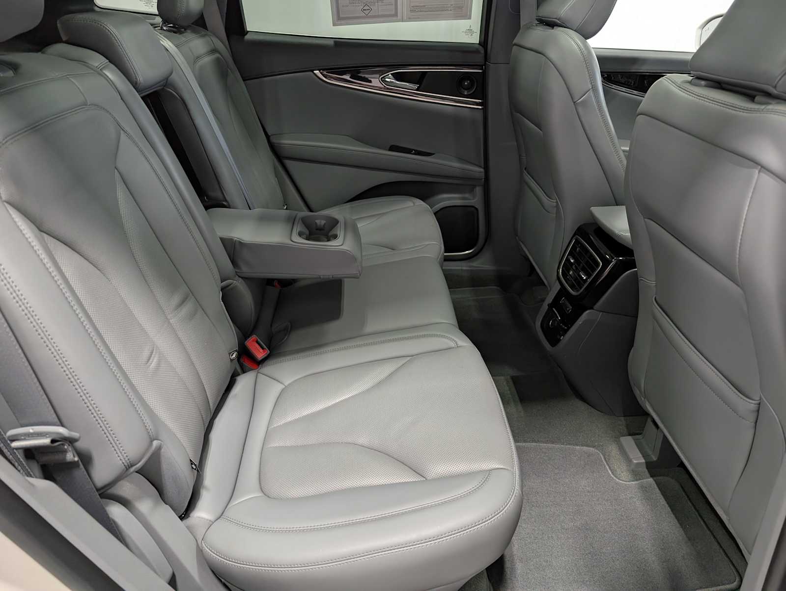 2021 Lincoln Nautilus Reserve Image 14 of 42