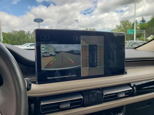 Vehicle image 22 of 34