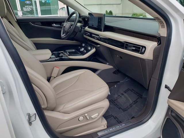 Vehicle image 14 of 34